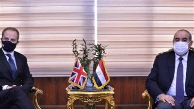 وزير الطيران يبحث مع السفير البريطاني سبل تعزيز التعاون المشترك