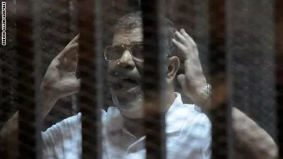 تأجيل محاكمة مرسي و 10 آخرين لاتهامهم بالتخابر للغد
