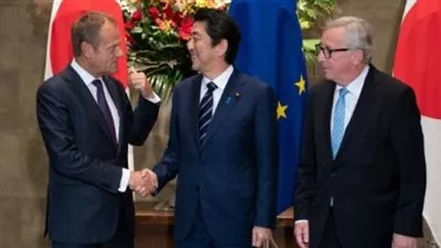 الاتحاد الأوروبى و اليابان يوقعان اتفاقية تجارية ضد الحمائية الأمريكية