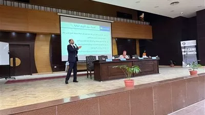 البورصة المصرية تبدأ أولى محاضراتها لنشر الثقافة المالية بجامعة عين شمس 