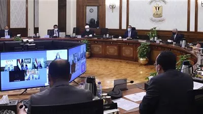 الحكومة تقرر السماح بإقامة موائد الرحمن ومد مواعيد غلق المحال والمطاعم