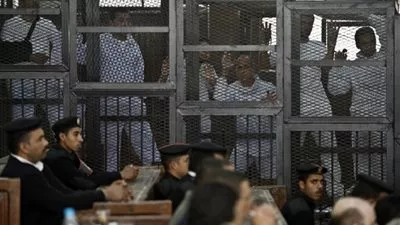 جنايات القاهرة تستأنف اليوم إعادة محاكمة المتهمين في 