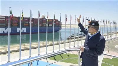 قناة السويس تشهد عبور 87 سفينة بحمولات 4.8 مليون طن