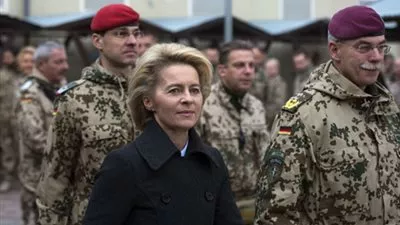  وزيرة الدفاع 