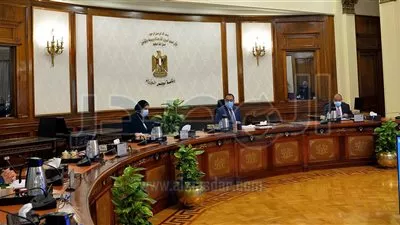 مدبولى يتابع خطوات إقامة المجمعات الصناعية والحرفية ضمن «حياة كريمة»