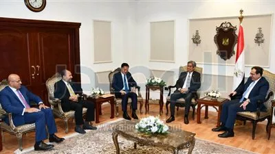 وزير البترول يبحث مشروعات 