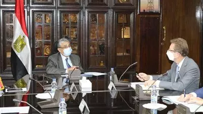 وزير الكهرباء يبحث مع السفير الألمانى سبل تعزيز التعاون بين البلدين