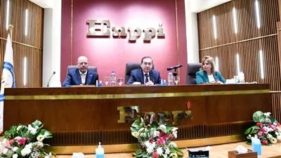 «الملا» يحتفل مع النقابة العامة للعاملين بالبترول بيوم المرأة المصرية