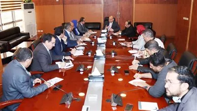 «الزلاط» يبحث سبل تعزيز الاستثمار الصناعي بمدينة العاشر من رمضان 