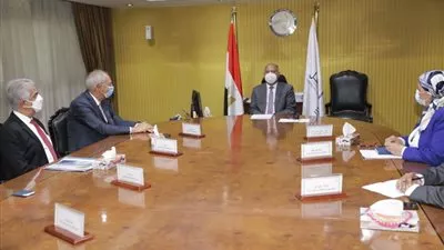 وزير النقل يبحث مع موانئ دبى العالمية سبل تعزيز التعاون بين الجانبين