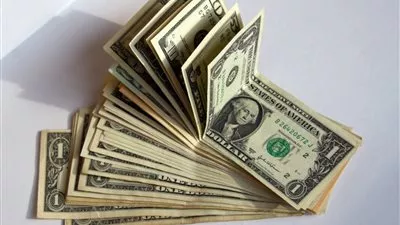 الدولار يتراجع 65 قرشا بالبنوك الحكومية