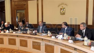 الحكومة توافق على قانون يتيح لوزير المالية إصدار ضمانات لـ 