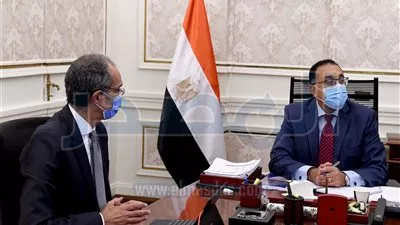 «مدبولى» يستعرض الموقف التنفيذى لمشروعات وزارة الاتصالات