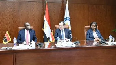 وزير البترول يبحث سبل التعاون مع أنجولا فى مجال تصدير الغاز المسال