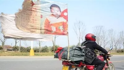 صيني يمضي 18 عاما على الطرقات بحثا عن ابنه المخطوف 