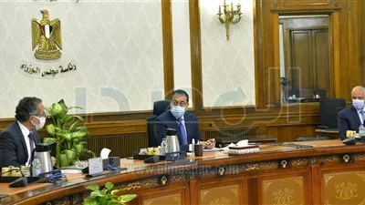 مدبولى يتابع أعمال تطوير المناطق المحيطة بالمواقع السياحية والأثرية بالجيزة