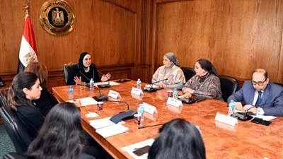 وزيرة التجارة تؤكد الحرص على تهيئة مناخ الاستثمار ودعم مجتمع الأعمال