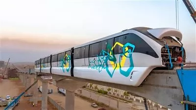 «النقل» تعلن تثيبت أول قطار على مسار مونوريل العاصمة الإدارية