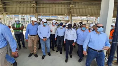 «الملا» يتفقد مشروع تداول وتخزين المنتجات البترولية بميناء السخنة