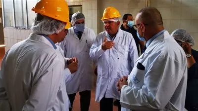 وزير قطاع الأعمال يبحث سبل تطوير شركة النصر للكيماويات الدوائية