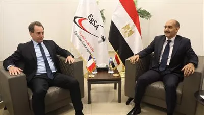 مباحثات مصرية - فرنسية للتعاون في مجال تكنولوجيا علوم الفضاء