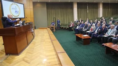 مصر تقترب من توطين صناعة زجاج السيارات والمسامير والأجزاء الخارجية