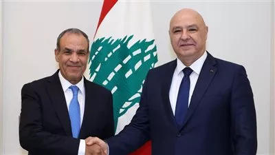 وزير الخارجية يبحث مع الرئيس اللبناني تعزيز العلاقات الثنائية بين البلدين