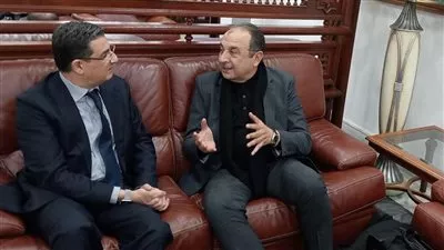 مصر والجزائر تبحثان فرص ومجالات التعاون في قطاع الصناعات الدوائية