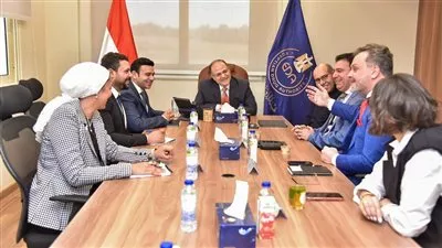 هيئة الدواء تبحث سبل توفير الأدوية مع شركتي «داف» و«كيورليدز»