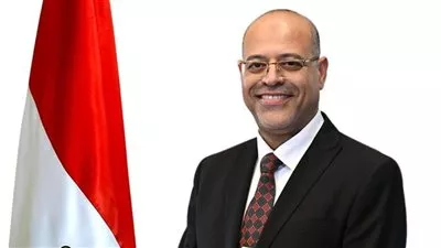 وزير العمل يقرر إيقاف نشاط 11 شركة لإلحاق العمالة بالخارج