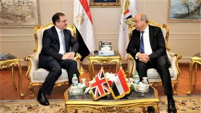 مباحثات مصرية - بريطانية لتعزيز التعاون في مجالات الطيران المدني