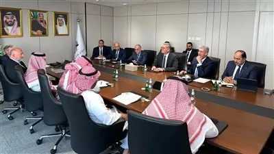 وزير «البترول» يبحث زيادة مشاركة الشركات المصرية في مشروع «نيوم» بالسعودية