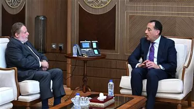 رئيس الوزراء يبحث مع محافظ «المركزي» تدبير الاحتياجات المالية للقطاعات الأساسية