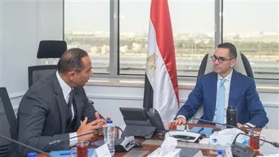 وزير «الاستثمار» يبحث مع «أبو غالي موتورز» خطط توطين صناعة الدراجات النارية