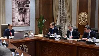 الحكومة تبحث مع «الأوروبي لإعادة الإعمار» مشروعات جديدة بمجالات الكهرباء والطاقة