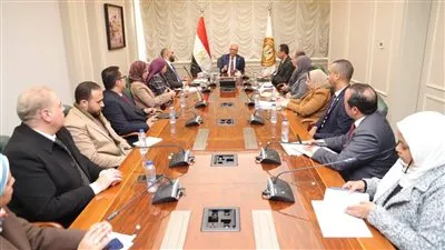 وزارة «العمل» تبحث تفعيل الربط عبر «مصر الرقمية» مع السجل التجارى والتأمينات الاجتماعية