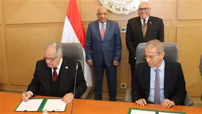 تأسيس شركة متخصصة في تشغيل وصيانة أنظمة الطاقة الشمسية