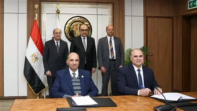 توقيع إتفاقية تشغيل مصنع «أسمنت النهضة» بالطاقة الشمسية لمدة 30 عامًا