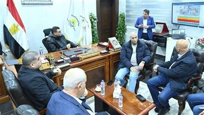 وزير «الإسكان» يتابع الموقف التنفيذي لمشروعات القرى السياحية