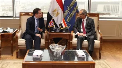 وزير «الاتصالات» يبحث زيادة الاستثمارات البريطانية بمجالات التعهيد وتكنولوجيا المعلومات