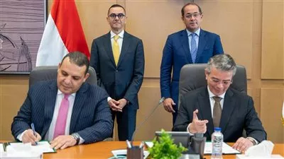 توقيع بروتوكول تعاون بين «الجمارك» و «التمثيل التجارى المصرى»