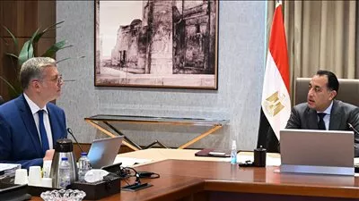 مدبولي يؤكد أهمية التوسع في مشروعات الاكتفاء الذاتي من السولار والبنزين