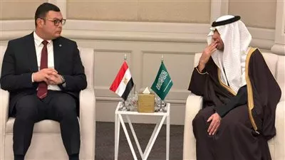 وزير «الإسكان» يبحث سبل التعاون العقارى المشترك بين  مصر والسعودية 