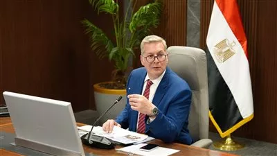 وزير «البترول»: رفع معدلات التكرير وزيادة الإنتاج بشركتي «النصر» و«السويس» للبترول