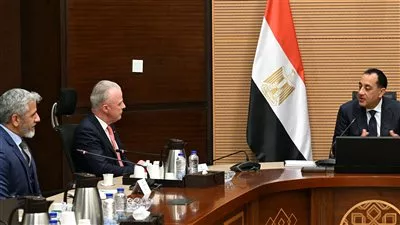 رئيس الوزراء يبحث فرص تعزيز الشراكة مع «بوينج» الأمريكية 