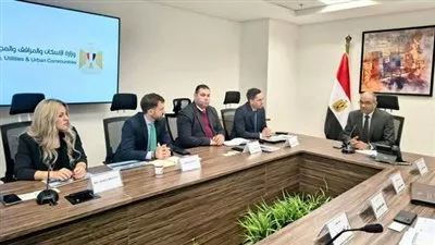 «الإسكان» تبحث تنفيذ مشروعات تحلية مياه البحر مع تحالف «ايميا باور» و«كوكس واتر» 