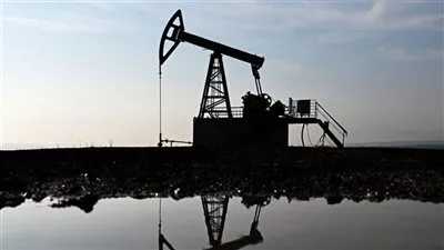 أسعار النفط تسجل أول خسارة أسبوعية في عام 2026