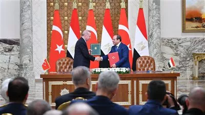 الرئيس السيسي يبحث مع نظيره التركي سبل تعزيز التعاون بمجالي التجارة والاستثمار