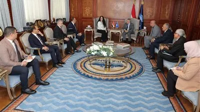 هيئة «قناة السويس» تبحث مع «سيمنس» سبل التعاون بمجالات التدريب