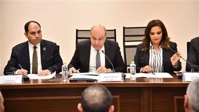 وزير الطيران: تنافس 68 شركة وتحالف عالمى على تطوير وإدارة مطار الغردقة